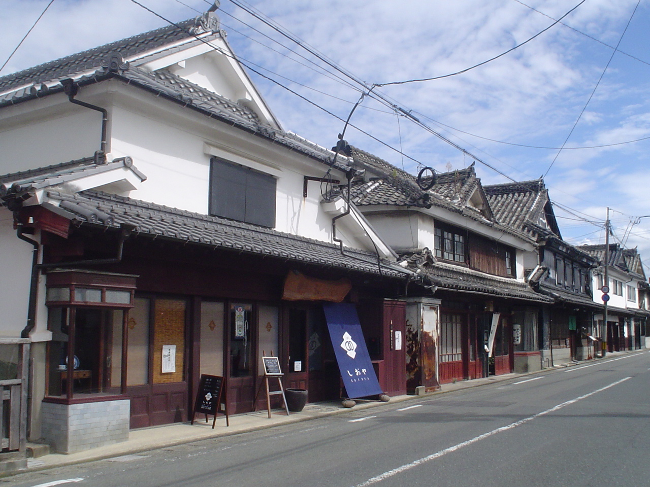 八女福島の白壁の町並み（国指定伝統的建造物群保存地区）